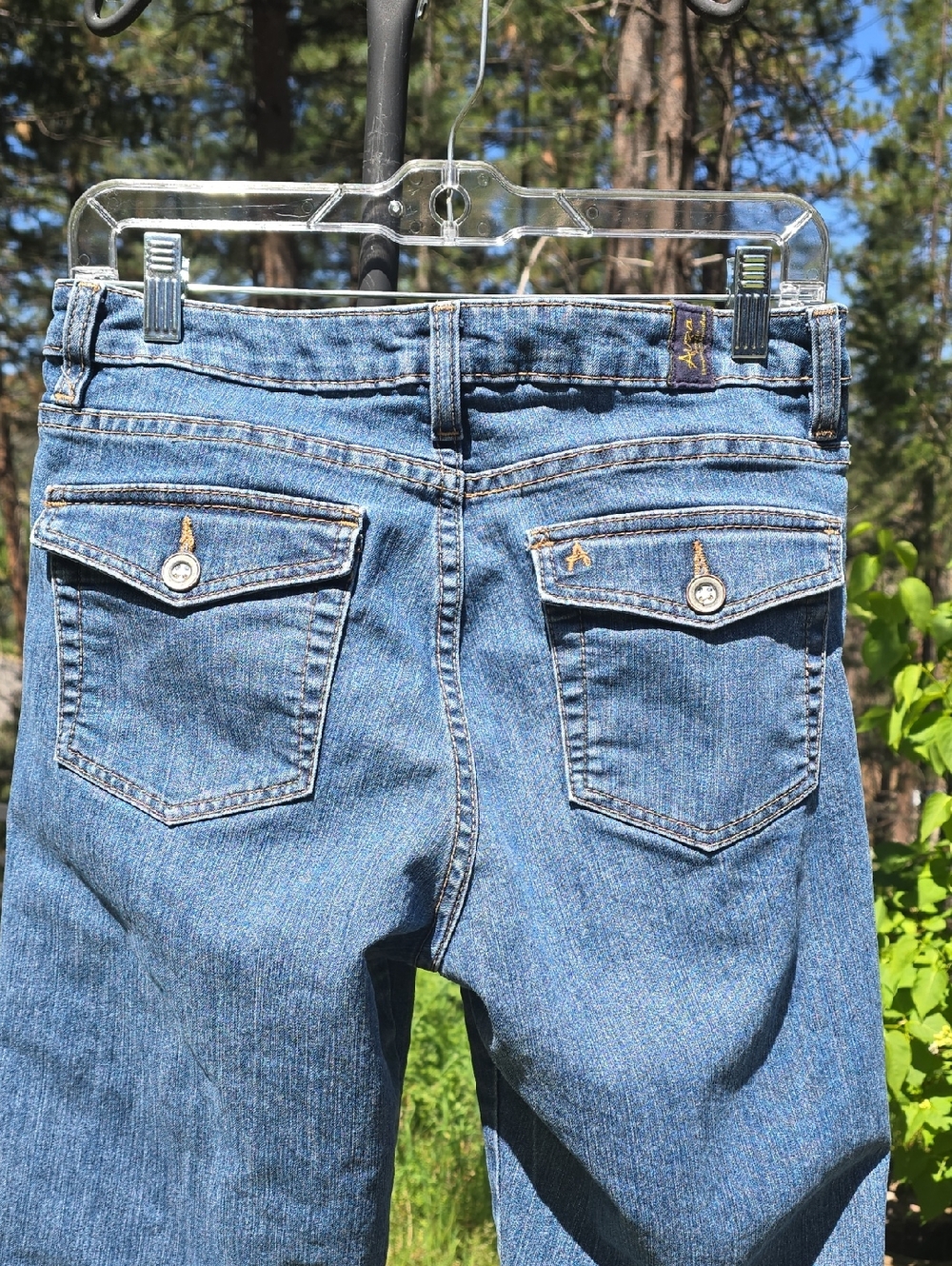 Aura Women's Blue Straight-Leg Jeans with Flap Back Pockets